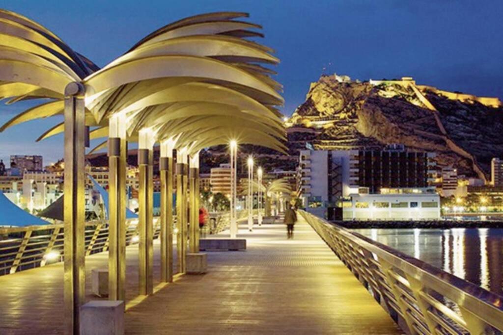 Espacioso Y Centrico Piso Con Zona Chill-Out Alicante Exterior photo